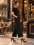 Tacones Audrey granate con pantalón ancho negro